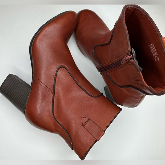 Clark Leather Ankle Boots - Picture 1 of 7